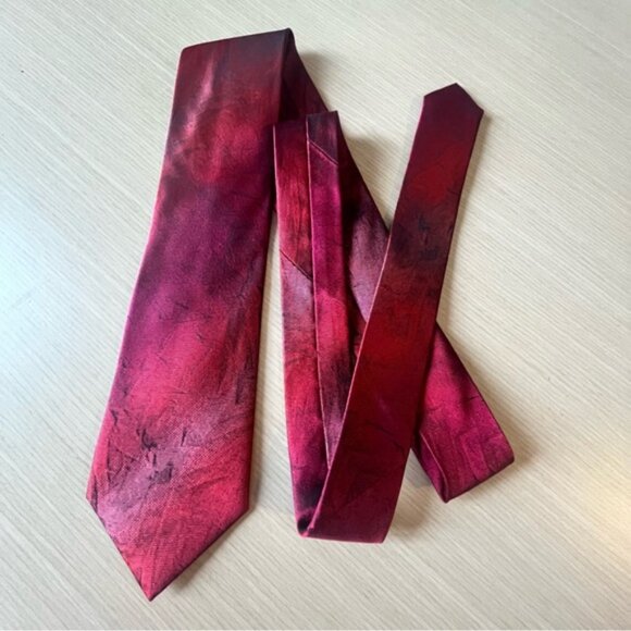 💕2/$30 💕Kenneth Cole Reaction 100% Silk Red Tie - Picture 1 of 6